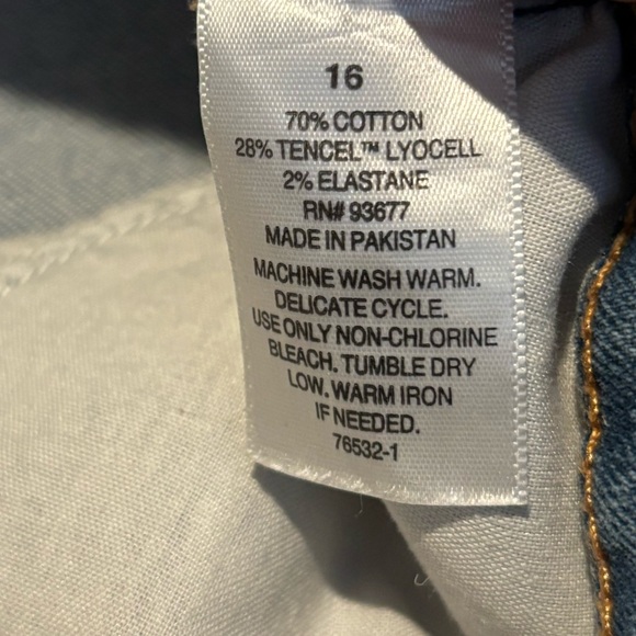 a.n.a Mid-Rise Boyfriend Jeans in light Blue - Picture 4 of 5